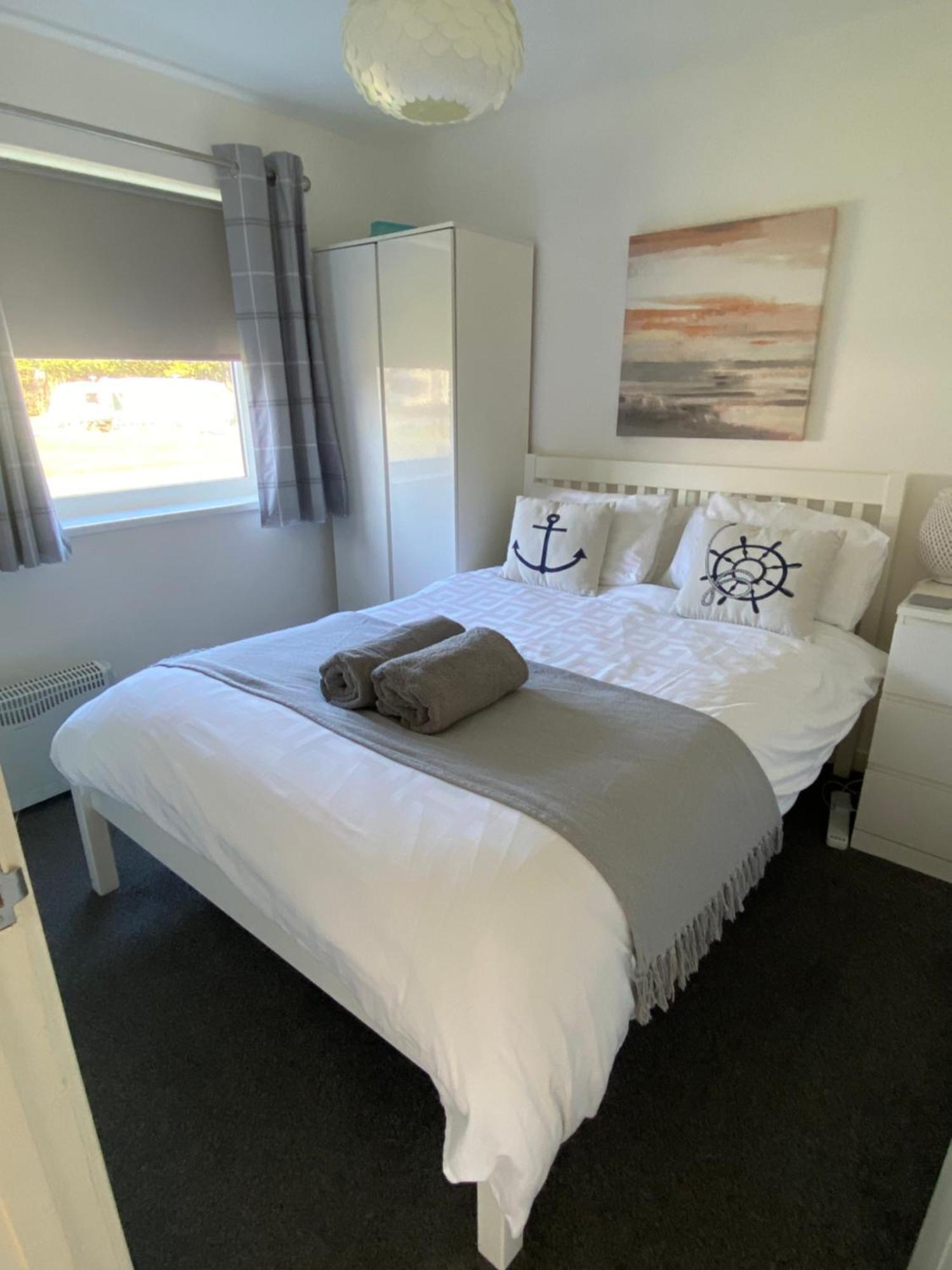44 Gower Holiday Village Ty Gwyr Cosy 2 Bedroom Chalet Свонсі Екстер'єр фото