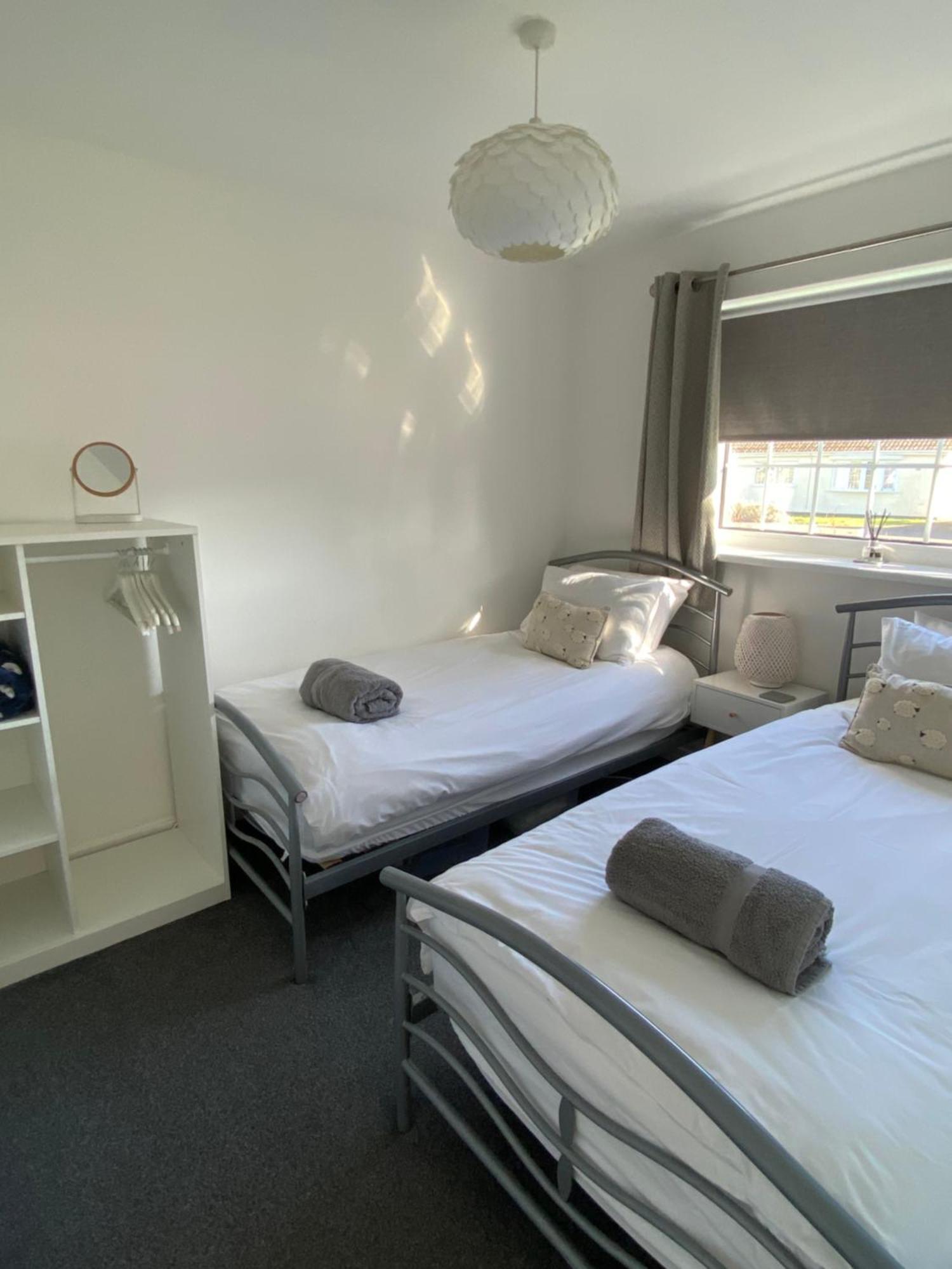 44 Gower Holiday Village Ty Gwyr Cosy 2 Bedroom Chalet Свонсі Екстер'єр фото